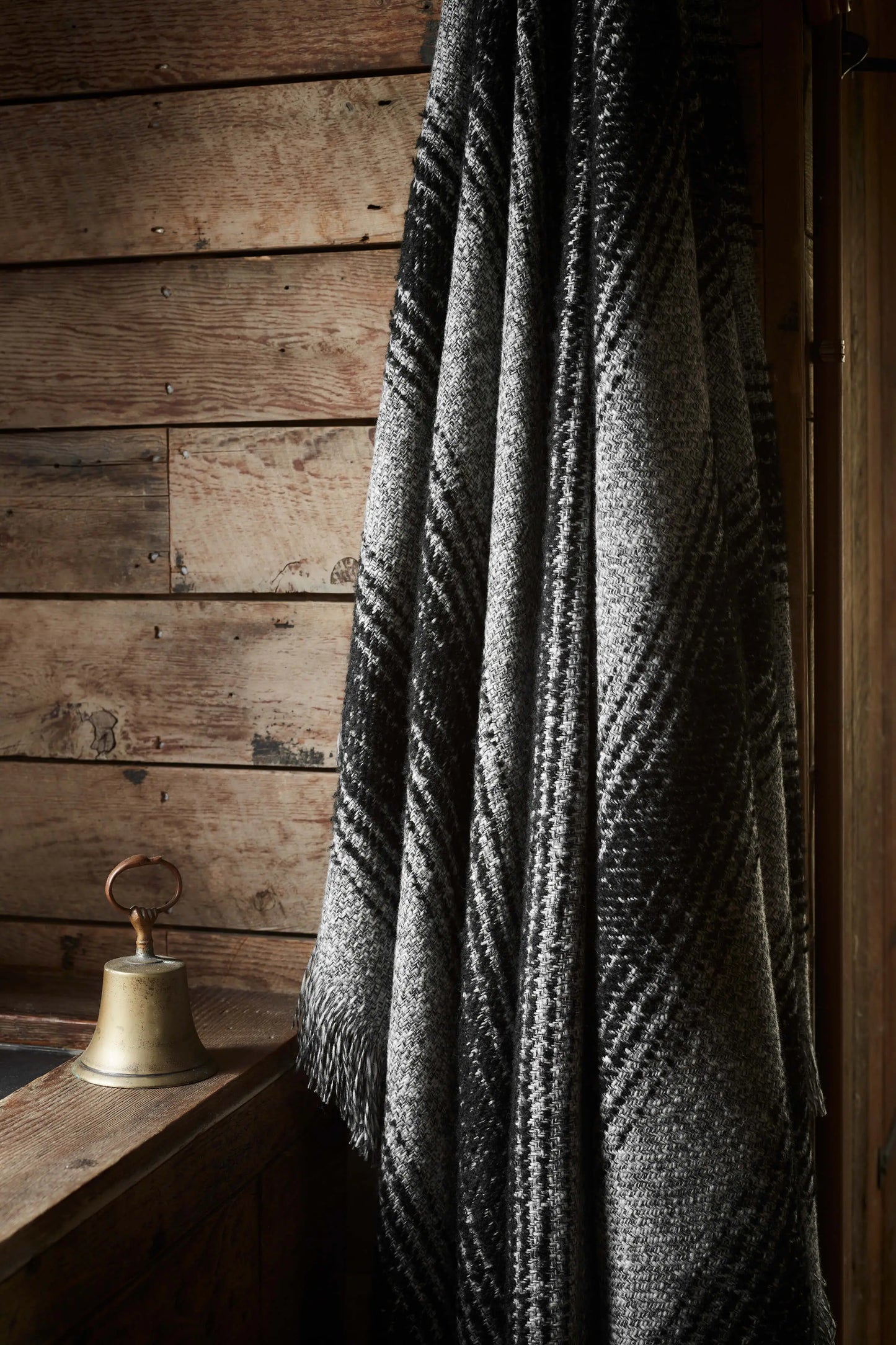 Johnstons of Elgin 2024 Blanket Collection Charcoal Textural Ombré Throw WB002617RU7557ONE