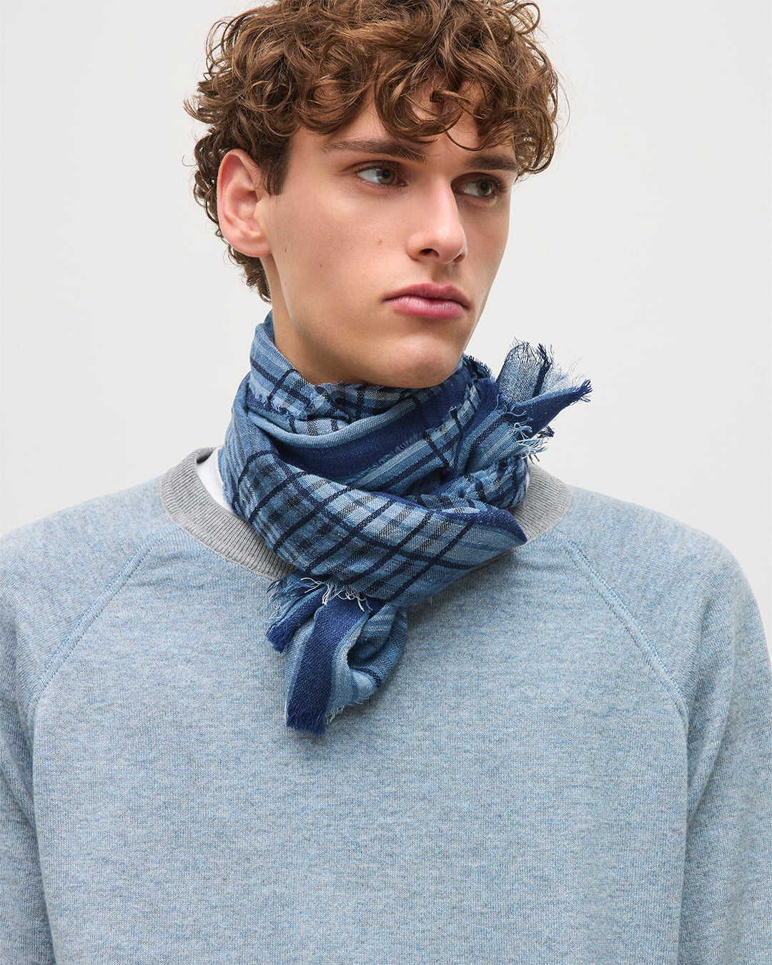 JOHNSTONS OF ELGIN CRAWTON GRAPHIC STRIPE SCARF NAVY 59 % WOOL 24% SILK 17% LINEN WB002861RU7715ONE