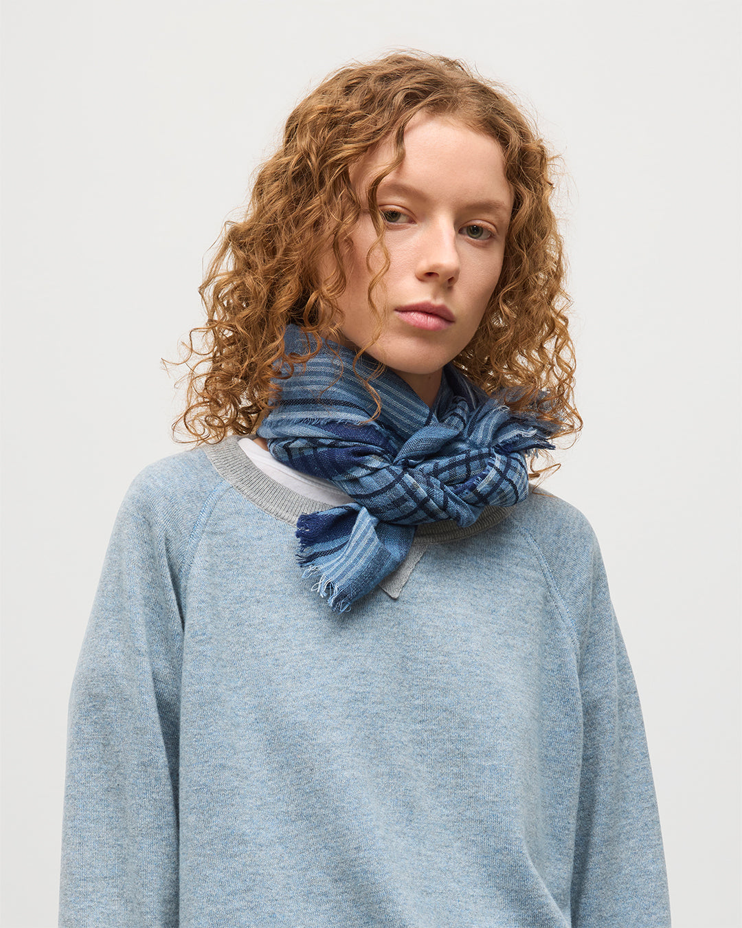 JOHNSTONS OF ELGIN CRAWTON GRAPHIC STRIPE SCARF NAVY 59 % WOOL 24% SILK 17% LINEN WB002861RU7715ONE