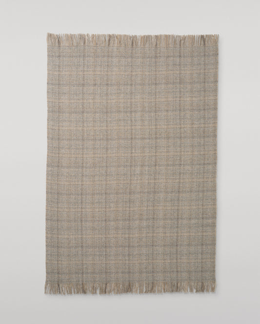 Johnstons of Elgin Luxury textured Throw in Natural, 82% Cashmere 10% Silk 8% Alpaca Johnstons of Elgin Luxury Texture Throw in Peat Brown and Navy, 82% Cashmere 10% Silk 8% Alpaca WB002930RU7834ONE