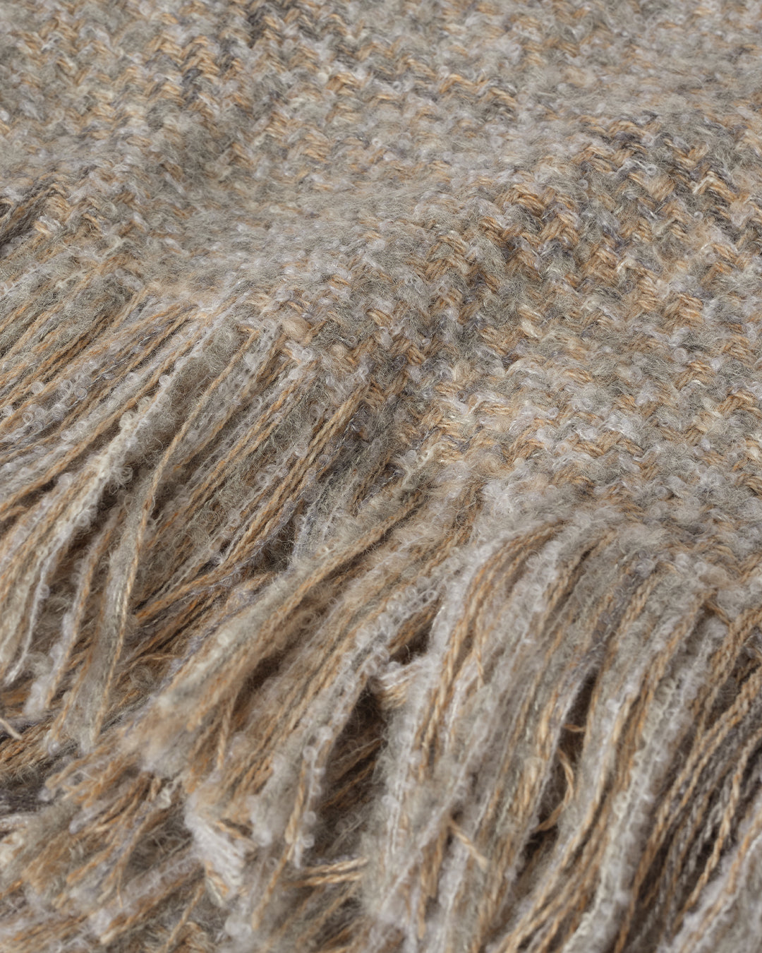 Johnstons of Elgin Luxury textured Throw in Natural, 82% Cashmere 10% Silk 8% Alpaca Johnstons of Elgin Luxury Texture Throw in Peat Brown and Navy, 82% Cashmere 10% Silk 8% Alpaca WB002930RU7812ONE