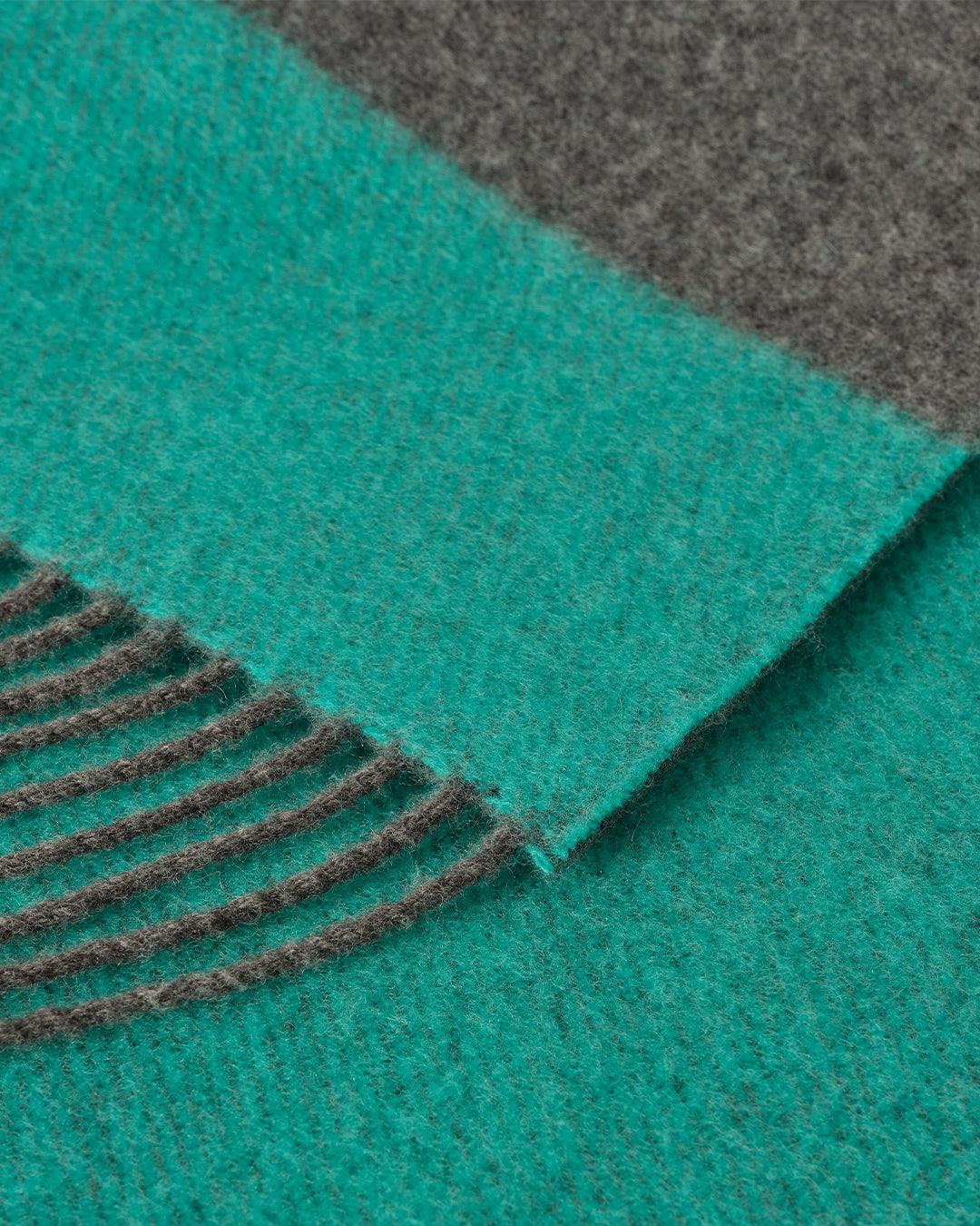 Johnstons of Elgin Green and Grey Stripe Throw 90% Wool 10% Cashmere WB002963RU7814ONE