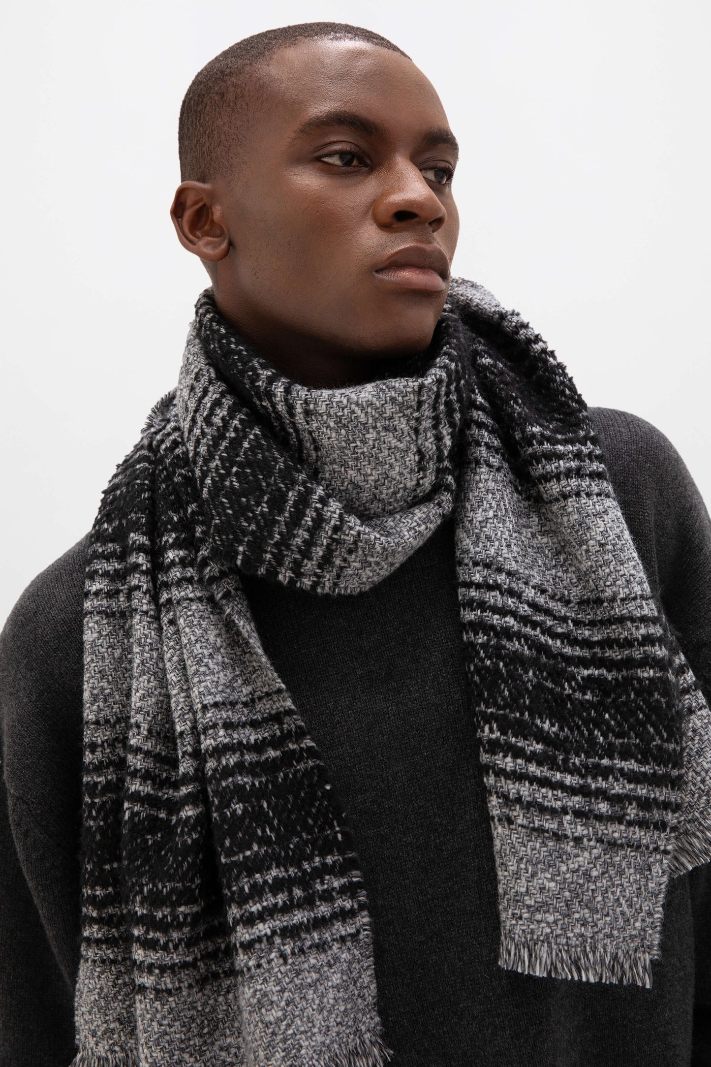 Johnstons of Elgin AW24 Woven Accessory Charcoal Textural Ombré Scarf WB002610RU7534ONE