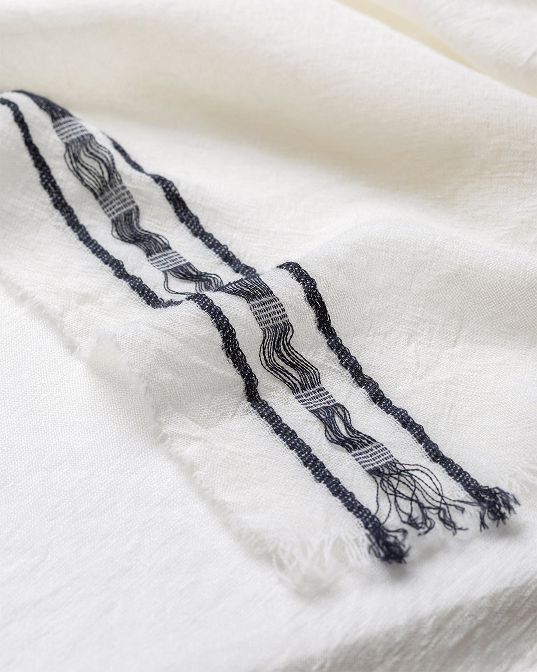 JOHNSTONS OF ELGIN CYRUS FLOAT EDGE SCARF WHITE 94% WOOL 4% CASHMERE 2% SILK WB002860RU7711ONE