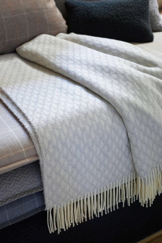 Johnstons of Elgin’s Lattice Weave Merino Bed Throw in Silver & White WD001243RU7269ONE