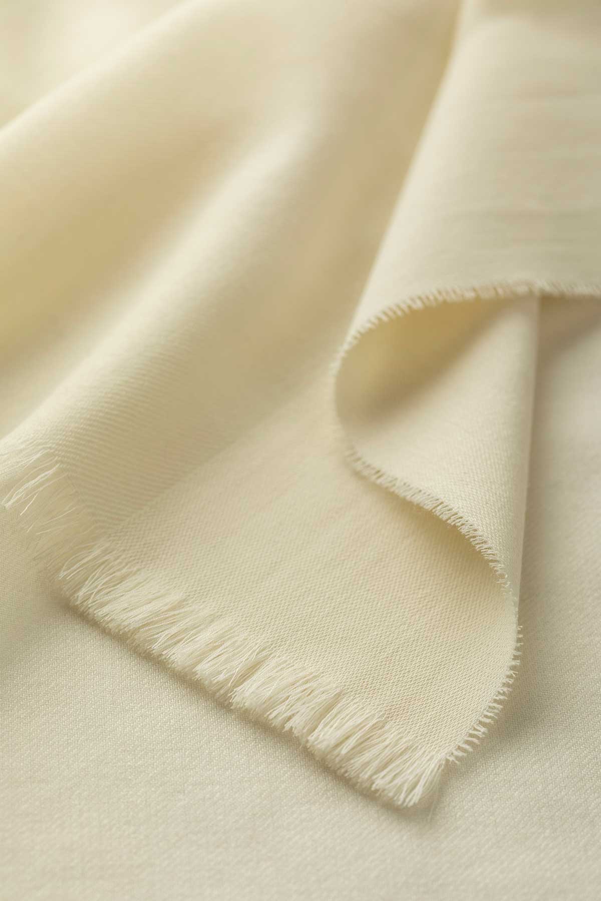 Johnstons of Elgin Ribbon Edge Tissue Merino Wool Scarf in Ecru WD001799RU7239ONE