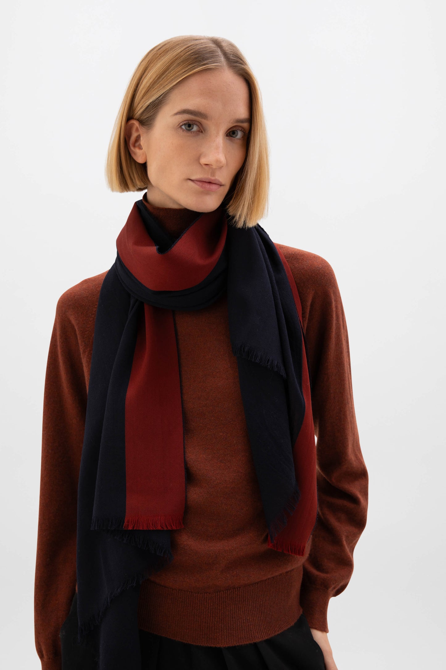 Johnstons of Elgin AW24 Woven Accessory Navy & Rust Merino Ribbon Edge Scarf WD001799RU7529ONE