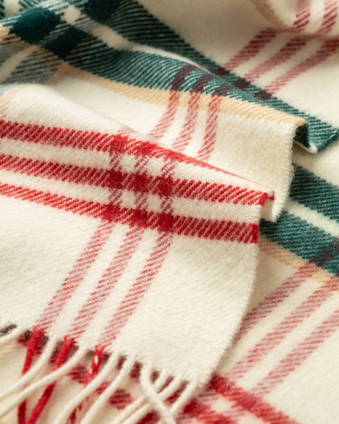 Johnstons of Elgin Lambswool Christmas Blanket in White Limited Edition WD000583RU7723ONE