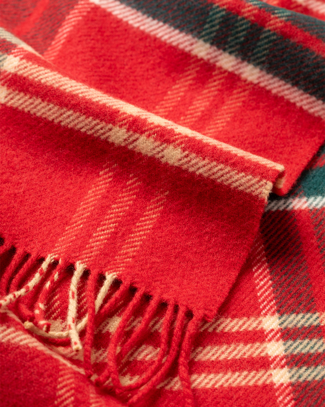 Johnstons of Elgin Lambswool Christmas Blanket in Red Limited Edition WD000583RU7724ONE