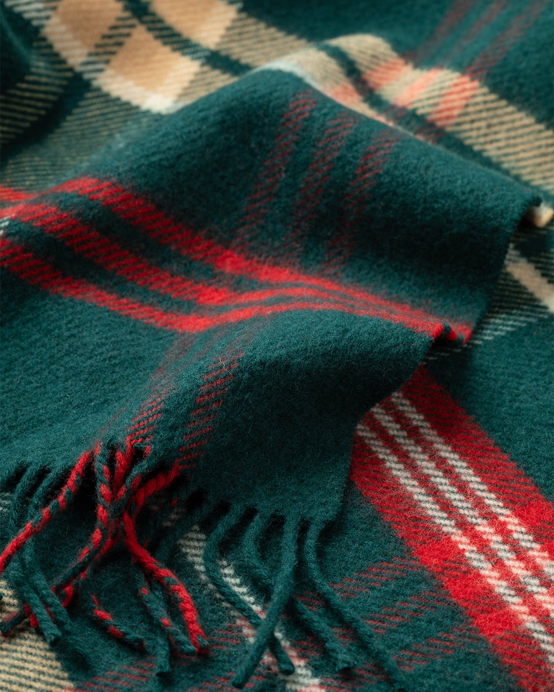 Johnstons of Elgin Lambswool Christmas Blanket in Green Limited Edition WD000583RU7725ONE