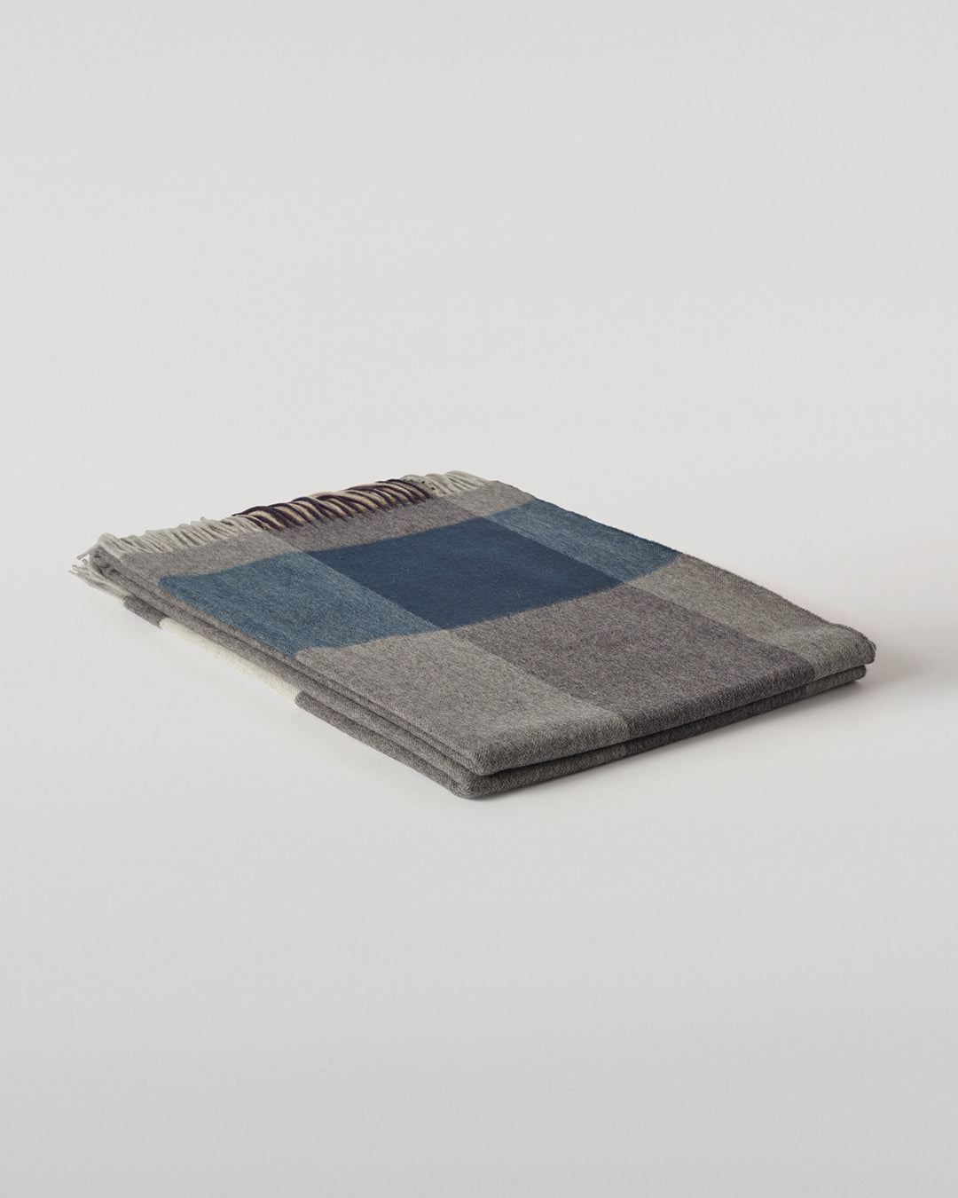 Johnstons of Elgin Block Border Throw in 100% Wool, Grey, WDC01871RU7830ONE