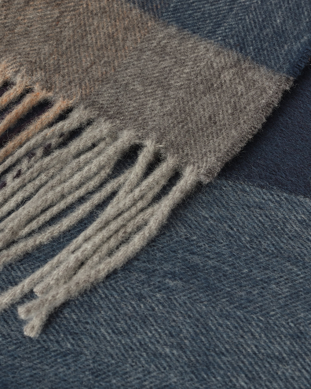 Johnstons of Elgin Block Border Throw in 100% Wool, Grey, WDC01871RU7830ONE