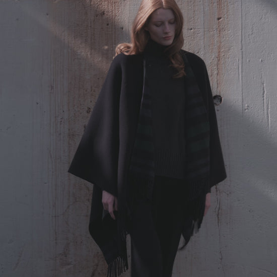 Johnstons of Elgin AW25 Woven Accessories Black Reversible Black Wool Check Cape TDC00476RU7664ONE