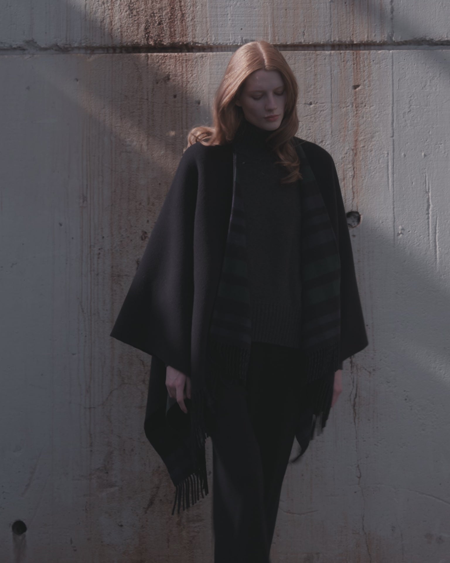 Johnstons of Elgin AW25 Woven Accessories Black Reversible Black Wool Check Cape TDC00476RU7664ONE