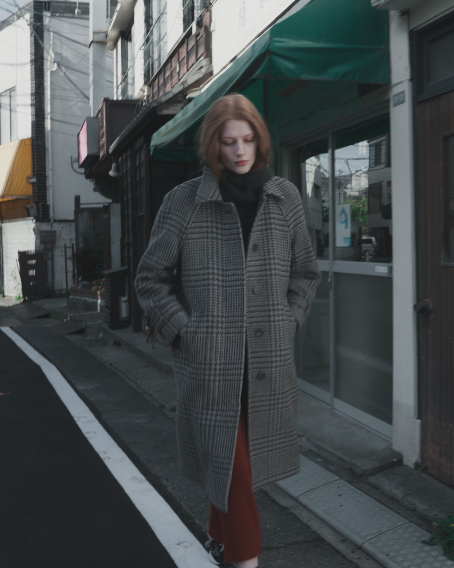 Johnstons of Elgin Women's Balmacaan Coat in Ash Small Glen Urquhart Tweed TD000517RU7696